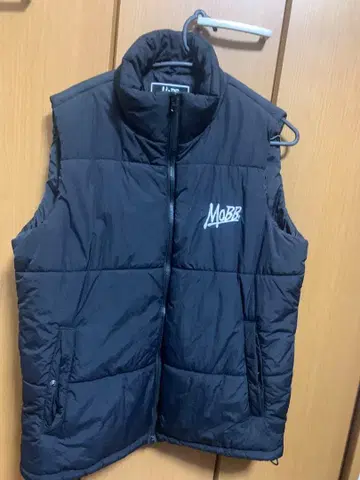 MOBB 블랙 다운 베스트 M