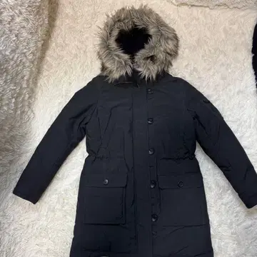 유니클로 다운 자켓 M 사이즈 블랙 퍼 포함