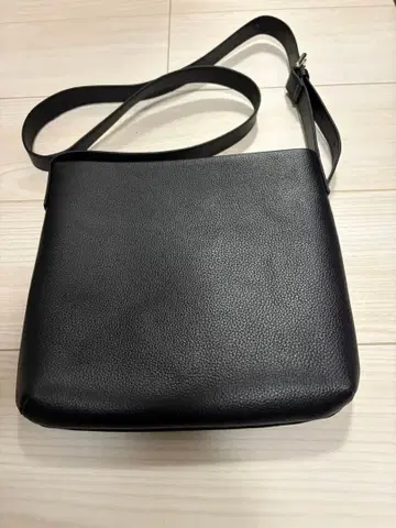 [ 미사용 새상품 ] SHIPS 블랙 가죽 숄더백