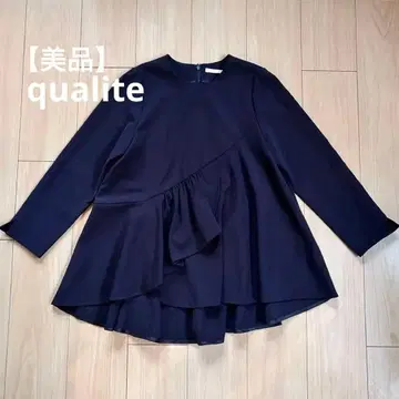 [ 새상품급 ] qualite 칼리테 페플럼 플레어 블라우스 네이비