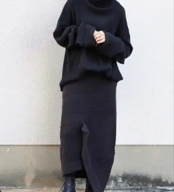 안티카 변형 니트 롱 스커트 패턴 토르소 마네킹 블랙