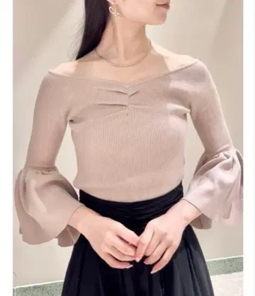 스나이델 벨 슬리브 니트탑