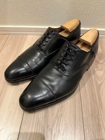 카르미나 스트레이트 팁 가죽 신발