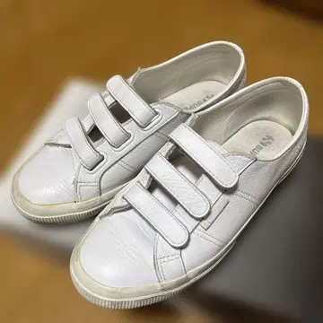 SUPERGA 화이트 가죽 스니커즈 벨크로