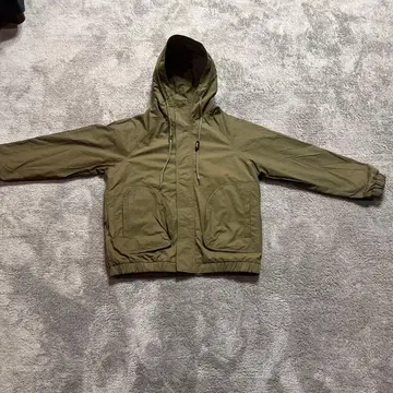 올리브색 후드 부착 나일론 자켓