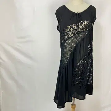 새상품급 TOKUKO 1er vol 원피스 레이스 비대칭 블랙