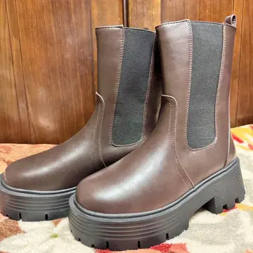 [새상품] moment+ 통굽 사이드 고어 부츠 (L)