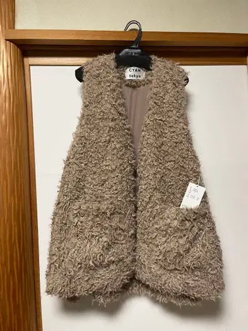 CYAN Tokyo 택 포함 미사용품 백 오버 컬리 퍼 베스트