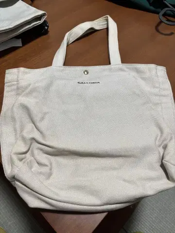 GALLORIA 토트백 화이트 베이지