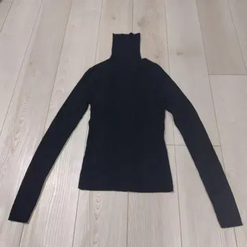 블랙 터틀넥 긴팔 스웨터