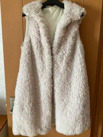 DAMA collection 후드 부착 퍼 롱베스트