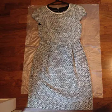 반팔 화이트 블랙 패턴 원피스