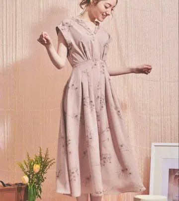 Noela의 스케치 플라워 무늬 셔츠 원피스