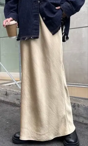 베이지 롱 스커트
