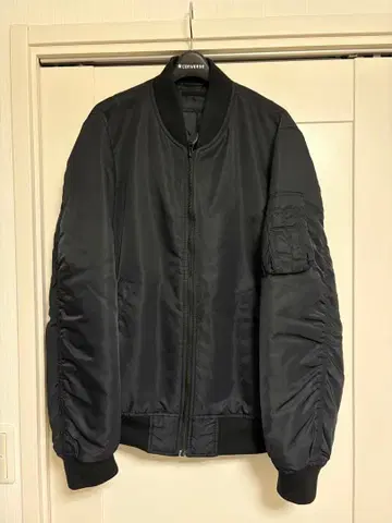 UNIQLO 블랙 MA-1 플라이트 자켓