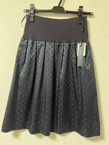 미사용 새상품 네이비 도트 무늬 플레어 스커트