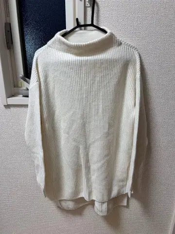 SCOTCLUB 화이트 리브 하이넥 스웨터