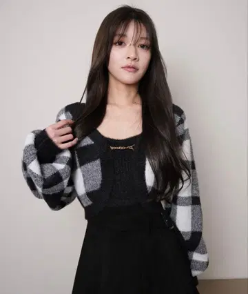 LIPSERVICE 뉴앙스 라인 페더 니트 앙상블 블랙