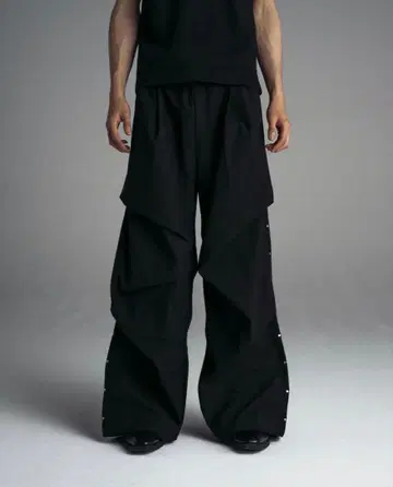 젠트 루이스 터크드 팬츠 블랙 M 즉완품