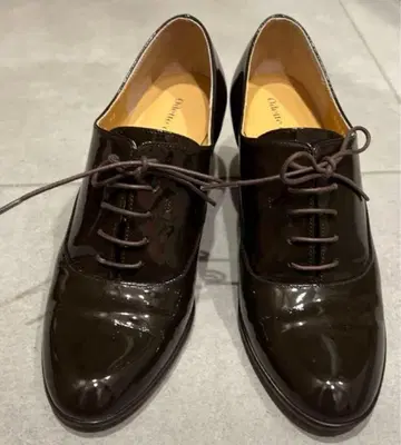 Odette e Odile 다크 브라운 에나멜 레이스업 부티 24