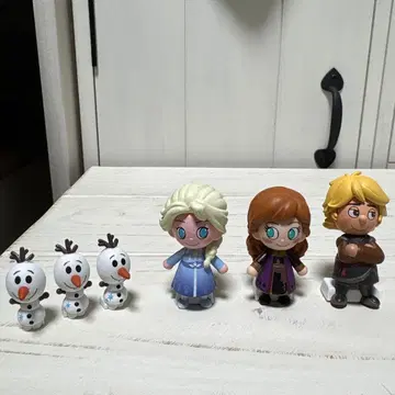 안나와 눈의 여왕 피규어