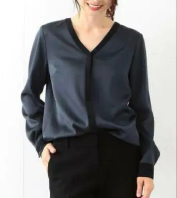 새상품급 데미룩스 빔즈 고급 드레이프감 블라우스 광택 배색 V넥 바이컬러