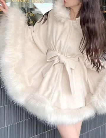 로얄 파티 케이프 코트