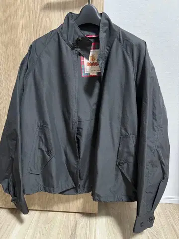 BARACUTA G4 블랙 점퍼 사이즈 40