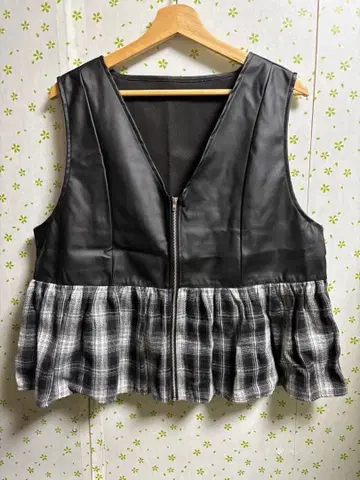 3L 사이즈 합성 피혁 체크 페플럼 베스트