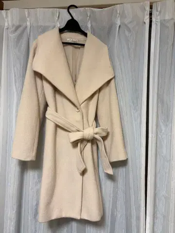 크림색 롱 코트 벨트 포함