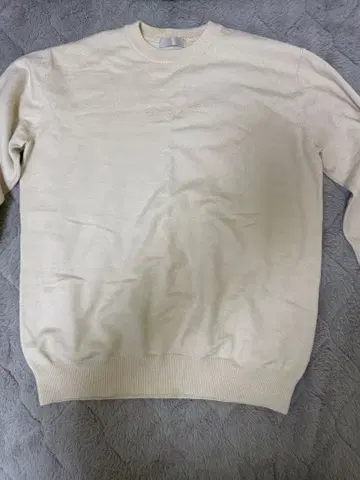 SENSE OF PLACE 크림색 크루넥 니트 스웨터