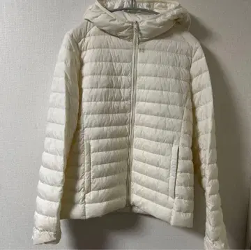 [ 새상품급 ] UNIQLO 울트라 라이트 다운 후드티 화이트 M 사이즈