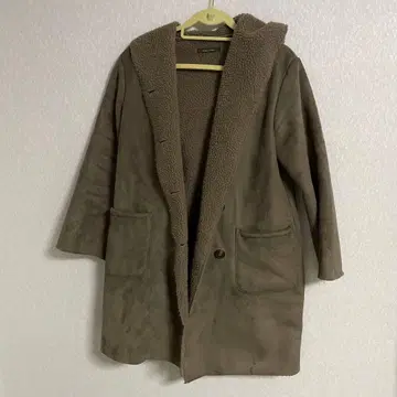 브라운 후드 부착 무스탕 코트