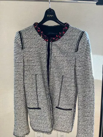 ZARA 노카라 비쥬 장식 트위드 자켓