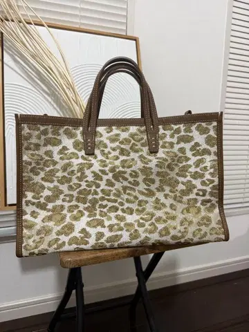 이번 시즌 IENAAVACATION BREAD M LEO 미사용