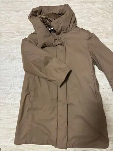 유니클로 하이브리드 다운 코트 브라운