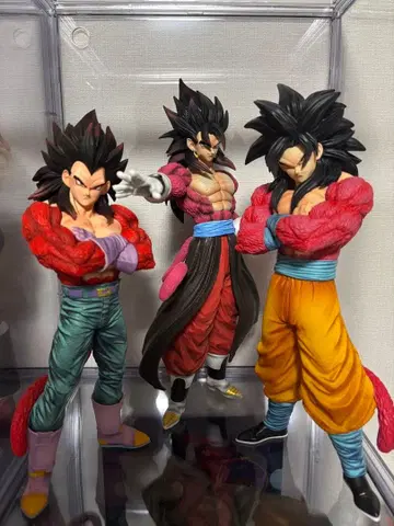 슈퍼 사이어인 4 오공, 베지터, 베지트 피규어