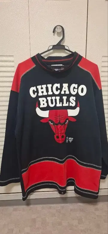 NBA 시카고 불스 맨투맨 L 블랙 x 레드 빅 로고