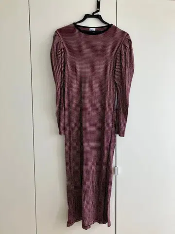 빨검 스트라이프 긴팔 니트 원피스