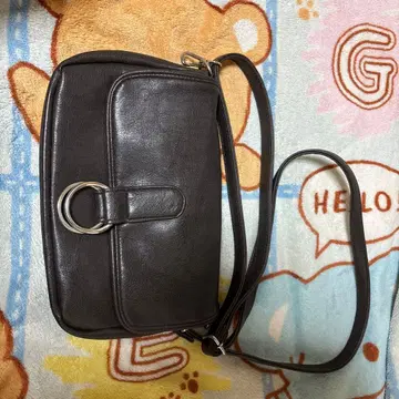 다크 브라운 숄더백 플랩식