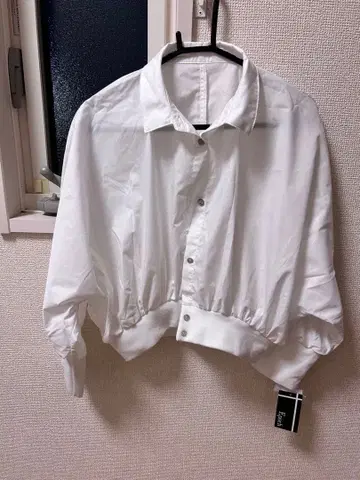 Epoch 화이트 벌룬 슬리브 셔츠