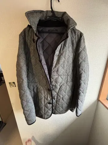 DOORS 그레이 퀼팅 자켓 후드 부착