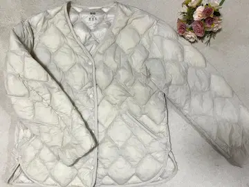 유니클로 울트라 라이트 다운 자켓 M 화이트 계열