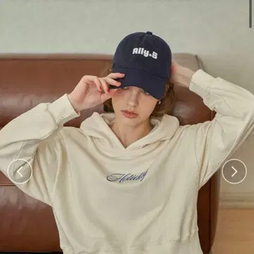 앨리슨 브라운 ALLY.B EMBROIDERED CAP 네이비