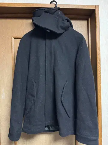 tk. 블랙 후드 부착 울 코트