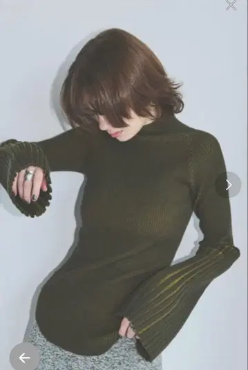 AIC. 플레어 리브 플레어 슬리브 상의