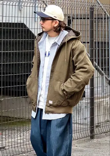 미사용 올리브색 후드 부착 자켓 JAVA