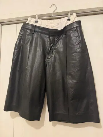 ROKH x H&M 블랙 가죽 숏팬츠 밴딩