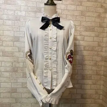 Amavel Fantasic Wanderlands 플리츠 자보 블라우스