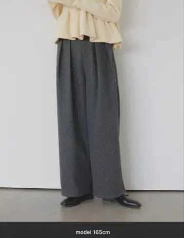 LIAN 울 라이크 턱 와이드 팬츠 차콜 그레이